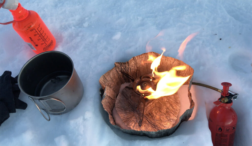 https://winterbackpacking.com/wp-content/uploads/2020/12/liquid-fuel-stove-primer-flame-1024x596.jpg